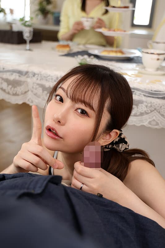 SAVR-407 【VR】家庭があるのに、フェラだけは我慢できない… ママ友会でこっそりボクを誘惑して即尺?即射を強要する。 秋元さちか