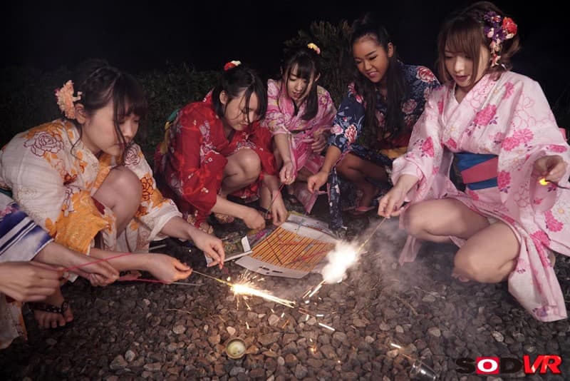 DSVR-302 【VR】夏の夜に線香花火VR 「先に落ちたほうが何でもいう事聞く」という流れで、好きだった子からまさかの告白！2人きりになって浴衣ラブラブ中出しSEX