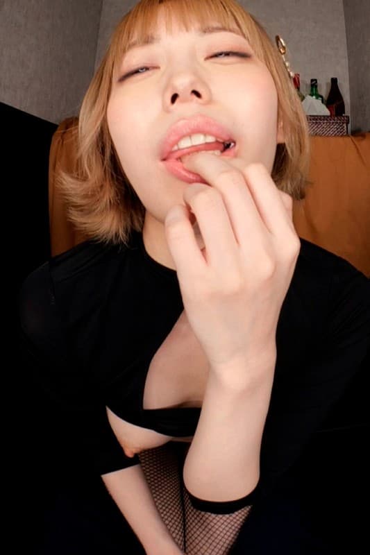 CAFR-466 【VR】セクキャバの個室VIPルームで何かが巻き起こるVR 川菜美鈴