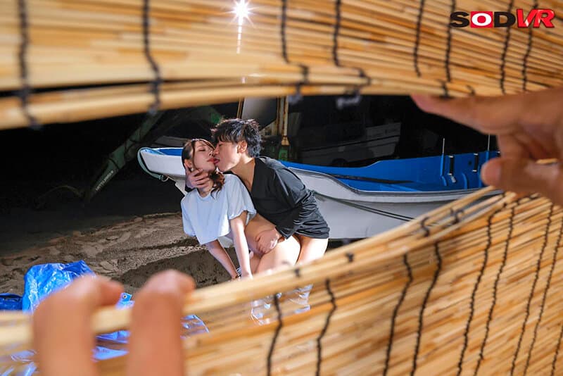 DSVR-1210 尾崎えりか【VR】【密室ロッカー内VR】令和ビッチ水着ギャル店員と海の家の【ロッカーの中】に2人きりで入ると‘キスまで5cm’息がかかる距離で思わず勃起してしまい…扉の向こうにツレの彼氏がいるのに…