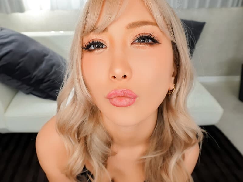 AJVR-131 【VR】シコってたら下着姿のエロいお姉さんがあらわれて耳舐め/ベロキス/顔面舐められまくりの濃厚セックスをした【生ハメ】焦らされベロキス手コキと密着グラインド対面座位と顔めちゃ近い正常位とバックと至近距離で顔ジ～っと見られ杭打ちピストン騎乗位【中出し】 AIKA