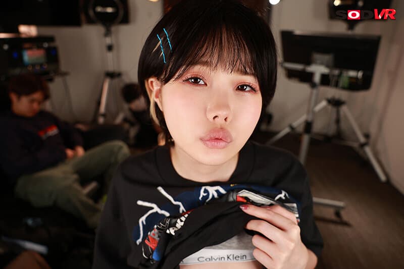 DSVR-1335 【VR】ビジュ最高女子のいちかちゃん カラオケで酔って寝てるサークルのみんなにバレないようにドちゃくそセックスした… ＃ボーイッシュ ＃カラオケSEX 松本いちか