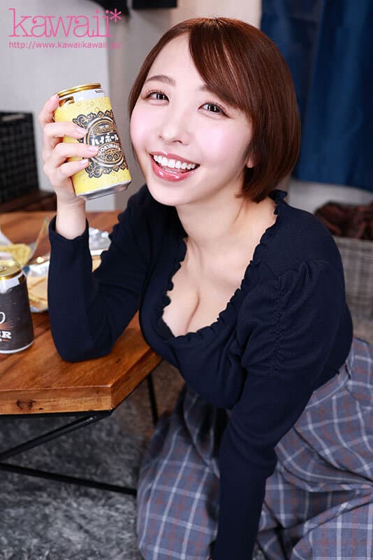 KAVR-424     【VR】なぜ、他人のオンナってこんなにも魅力的なんだろう…彼氏いるのに終電逃して部屋に泊まりに来たバイト先の不埒な巨乳ショートカット後輩‘宍戸さん’の癒し笑顔の裏にあるオンナの顔に触れる浮気性交 宍戸里帆