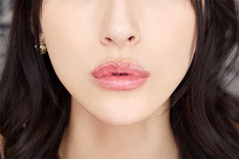 URVRSP-351 森沢かな【VR】【8K VR】耳元への蠱惑的囁きで友人の旦那にカラダだけの関係を迫る密着相互NTR かなさん