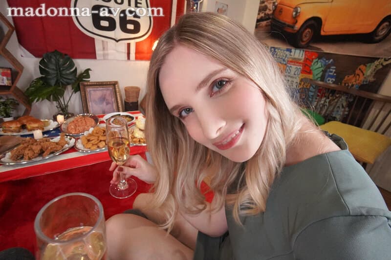 JUVR-139 【VR】挨拶代わりのキス、ノーブラで乳首ポッチ、ブロンド人妻と夢の同居生活。 ホームステイVR リリー?ハート