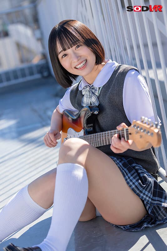 DSVR-1295 【VR】ボクが顧問をやっている軽音部の生徒が告白してきた 「ほんとうは先生のことずっと憧れて…」 おねだりキス魔になったみこちゃんに真夏の誰もいない部室で 汗だく接吻セックスされる 小島みこ