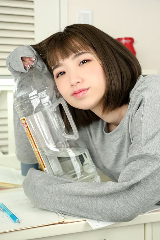 VRKM-1008 【VR】朝から飲んでるニートの姉が受験生の僕へエールを送りながらエロ絡み 花狩まい