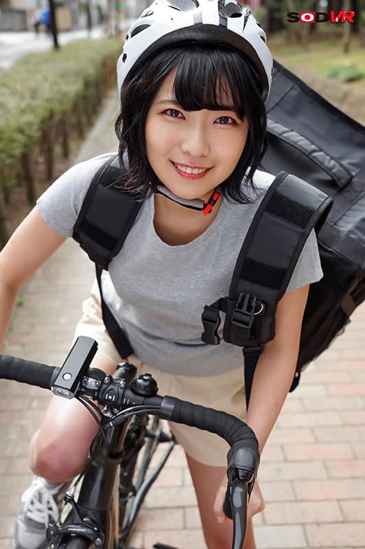 DSVR-973 【VR】新人！ラッキースケベ配達員VR～遅刻してきたド緊張新人バイトちゃんは、ドM性癖を拗らせたちょっぴり変態な女子大生！？