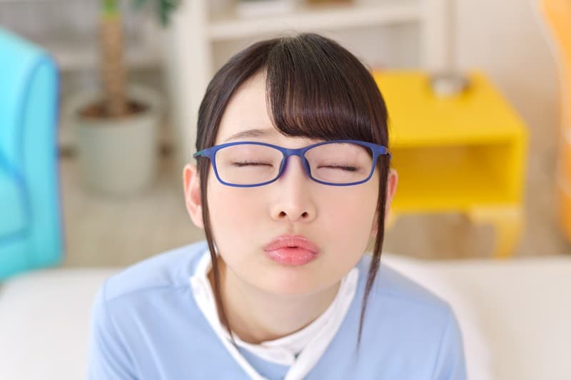 QRVR-002 【VR】3DVR 新少子化対策法可決！初対面でいきなり恋に落ち即子作り！街の図書館で働く眼鏡地味子で恥ずかしがり屋のしゅりちゃんと恥じらい初SEX 跡美しゅり