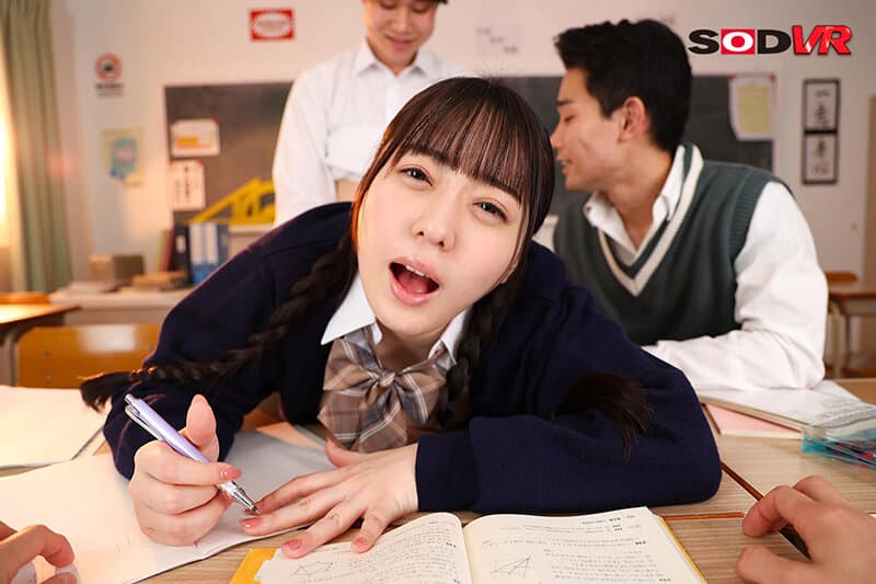 DSVR-1235 【VR】僕は教師。よく質問に来る男子女子、こいつら距離近すぎない…？ん？なんかよく見えないけどエロイことしてね？大人として叱らないと……って俺も誘われてるの…？VR 高瀬りな