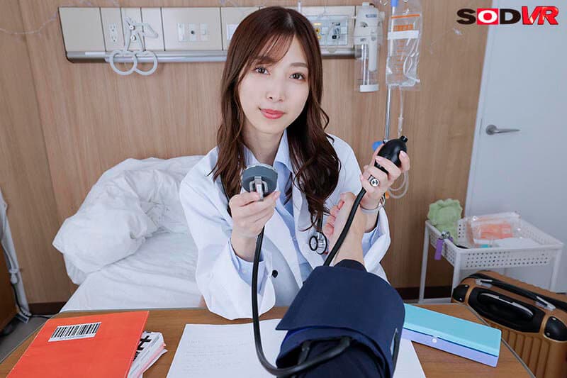 DSVR-1717 【VR】【8K】病院暮らしのボクを幼い頃から担当してくれている女医と筆おろし性交 初めての口淫、初めての挿入でドキドキ?バクバク病室セックス 今井栞菜