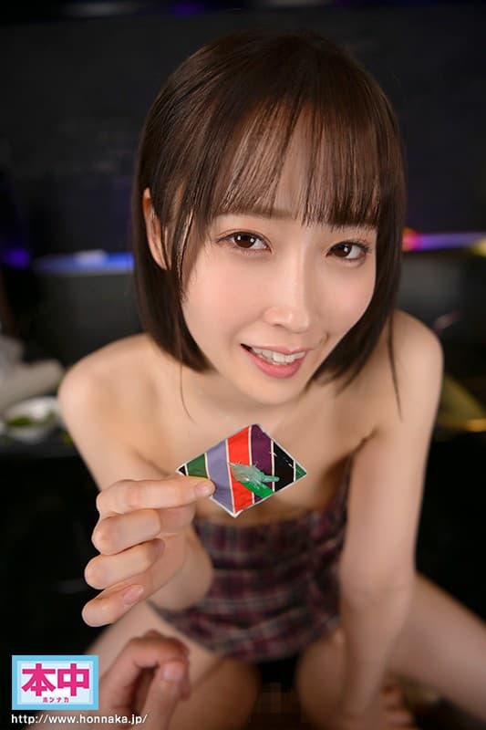 HNVR-056 【VR】「キミ、童貞でしょ？」サークル二次会のカラオケ店童貞ハンターと噂の先輩にナマで筆おろしされた話 天然かのん