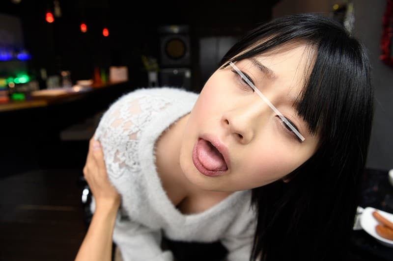 CLVR-005 【VR】新歓コンパに参加した女子大生が王様ゲームのベロチュウでエロスイッチが入ってしまい、そこから何度も何度も自ら求めるキス魔に豹変VR