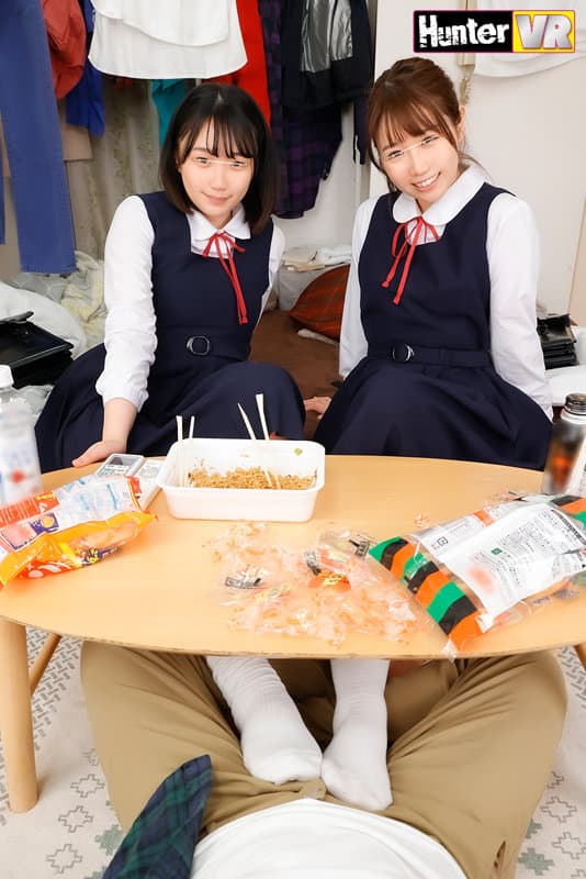 HUNVR-143 市川愛茉?志木まいな【VR】 ボクの家は放課後行き場のない鍵っ子女子の溜まり場。近所の鍵っ子は学校が終わると親御さんが仕事から帰って来る時間まで、ボクの家に入り浸ってエッチなことをしたがる。しかも何度射精しても許してくれない。