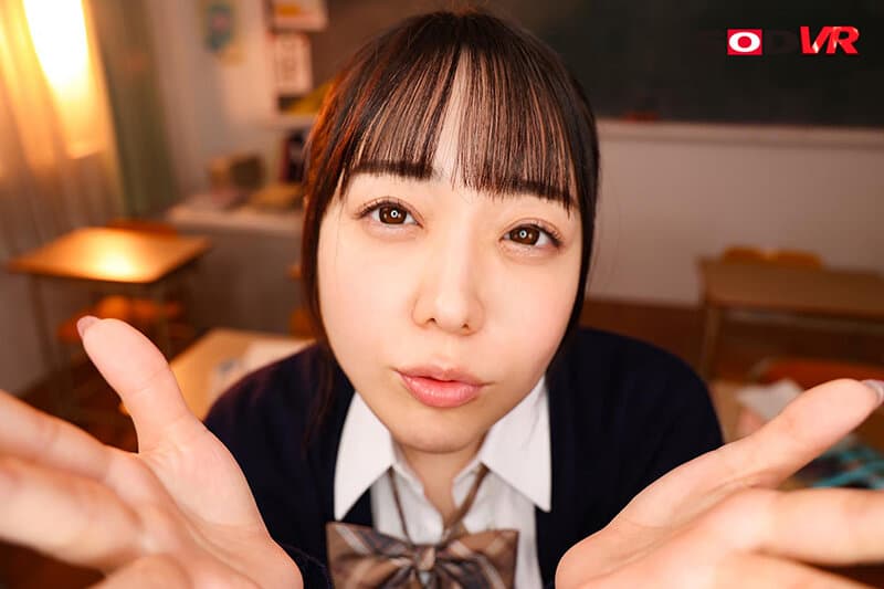 DSVR-1235 【VR】僕は教師。よく質問に来る男子女子、こいつら距離近すぎない…？ん？なんかよく見えないけどエロイことしてね？大人として叱らないと……って俺も誘われてるの…？VR 高瀬りな