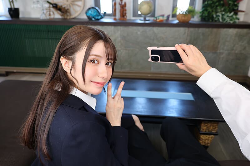 URVRSP-353 【VR】【8K VR】僕の彼女は教え子クォーター美少女 卒業するまで身体の関係を持たない約束の彼女と卒業式の後に… 水色ノア