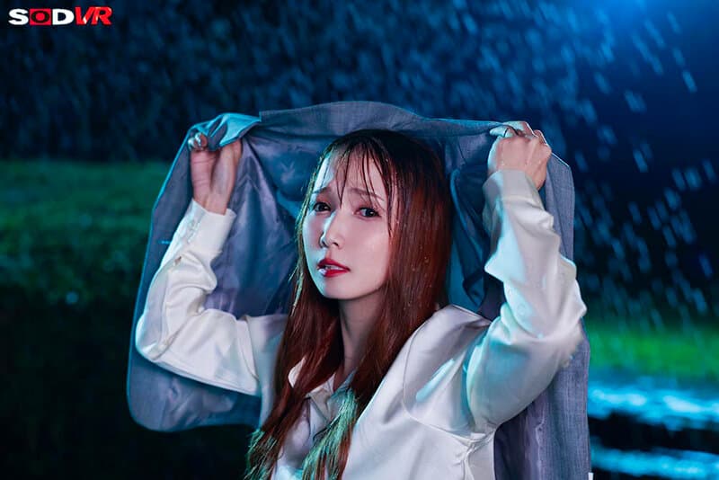 DSVR-1709     【VR】【8K】ウェアラブル×ゲリラ豪雨 「部下のくせに生意気なのよ…」厳しい女上司と少し遠い外回り先でずぶ濡れW不倫 生意気なボクに女上司がちょっとだけ心を開き始まったゲリラ?カー?セックス 友田彩也香