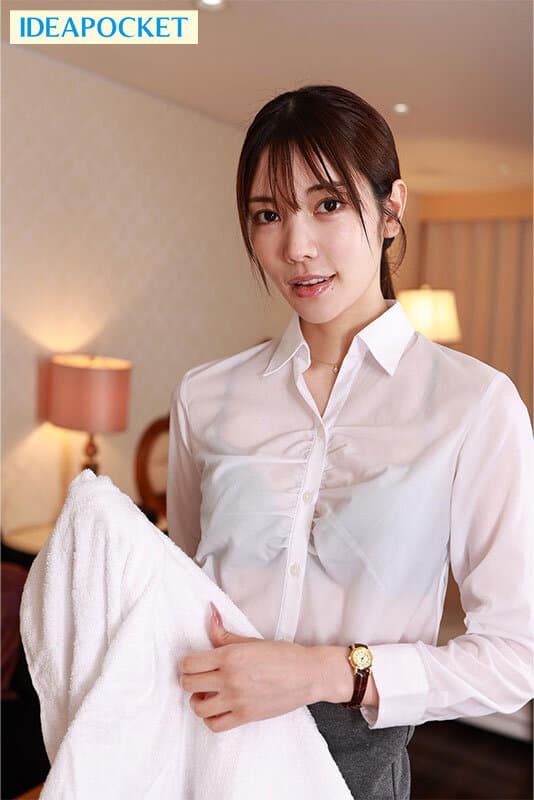 IPVR-300 【VR】4K VR 出張先が記録的豪雨で先輩女子社員と相部屋…雨で濡れた先輩の体に理性を失い…一線を越えた夜 楓カレン