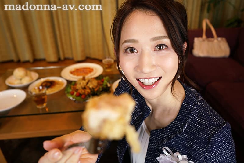 JUVR-125 【VR】マドンナ人気シリーズをVRで再現！！ 卒業式の後に…大人になった君へ義母からの贈り物-。 水戸かな