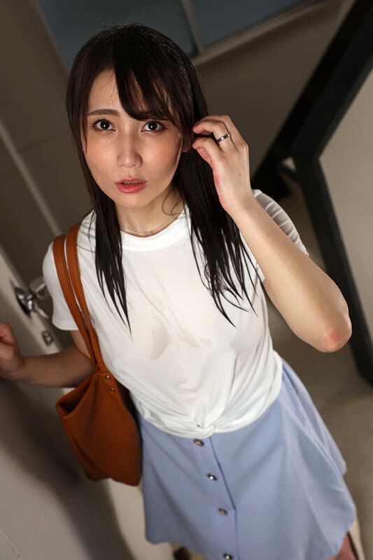 SAVR-143 【VR】上の階の人妻さんは、雨天を理由にボクを誘惑する。しっとり濡れた官能ボディに踊らされ、精巣を貪るキラー騎乗位で気が済むまでオカされました。 倉多まお