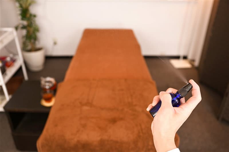 KIWVR-383 【VR】「お客様、お触りダメですよ」【タッチ禁止！本番NG】スレンダー美巨乳の激かわエステ嬢に【媚薬で発情させ早漏マ○コ覚醒で絶頂アクメ連発！】性欲爆発のS級美少女とお店に内緒でOILダクダク容赦ない【中出し2発】キメパコSEX 新井リマ