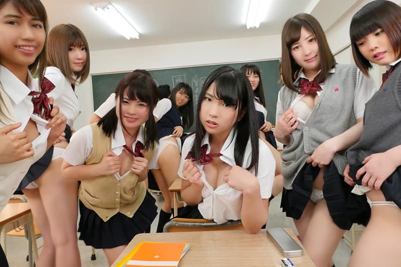 TMAVR-051 【VR】長尺VR 男子がとても少ない僕の学校では女子の力が圧倒的。真面目な僕をパンチラ?胸チラで挑発し遊ぶ女子たちに思わず勃起！意外に大きい僕のチ●ポを見た女子たちは興味津々で…