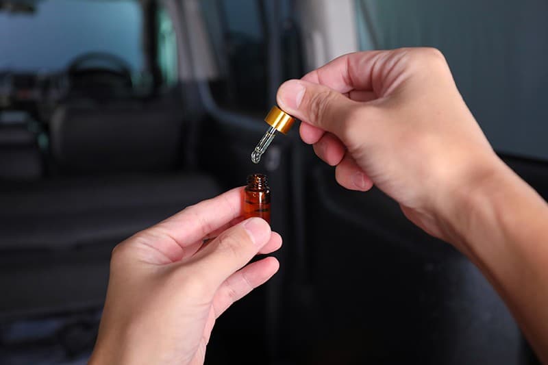 KIWVR-108 【VR】HQ 60fps パパ活円光！嫌がる制服美少女に媚薬を飲ませキメパコ！そして…狭い車内で塩対応だったJ○の剛毛オマ○コに中出し制裁カーセックス！ 沖乃麻友