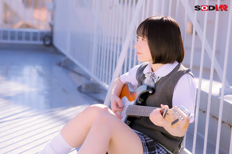 DSVR-1295 【VR】ボクが顧問をやっている軽音部の生徒が告白してきた 「ほんとうは先生のことずっと憧れて…」 おねだりキス魔になったみこちゃんに真夏の誰もいない部室で 汗だく接吻セックスされる 小島みこ