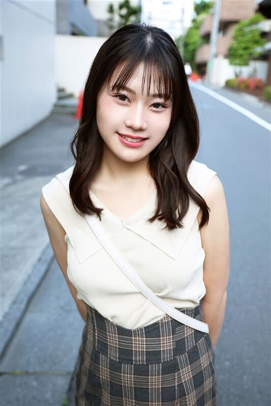 KIWVR-716 【VR】「1cmだけでいいから…1回挿れて…お願い！」童貞のボクに【神展開！】現役JDのヤリマンビッチと人生初の生ハメ筆おろしFUCK！