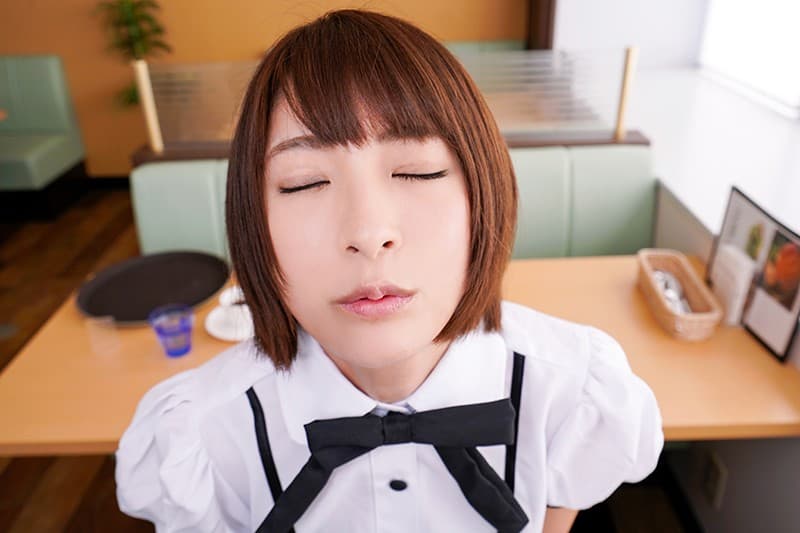 KIWVR-050 【VR】HQ超画質革命！ 【献身的すぎるウエイトレス】元気のないお客様に「エロランジェリー誘惑」＆「生ハメ中出し」のバリューセット◆ 阿部乃みく