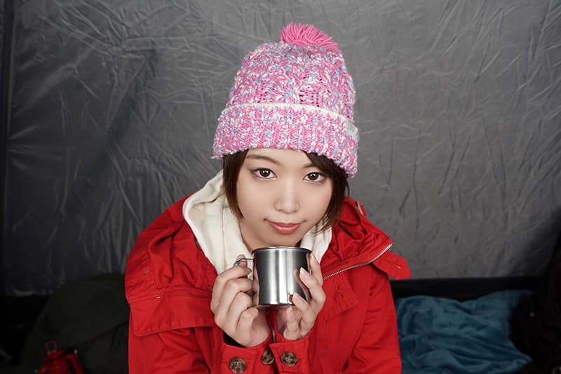 KIWVR-038 【VR】HQ超画質革命！ 冬山で遭難（ビバーク）した男女が裸密着で温め合い、友達同士だけど…子種の保存本能むき出しの中出しSEX！ 凪咲いちる