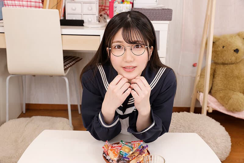 URVRSP-168 真白みくる【VR】クラスでもあまり目立たない地味系女子に告白され付き合うことになった僕。みくる