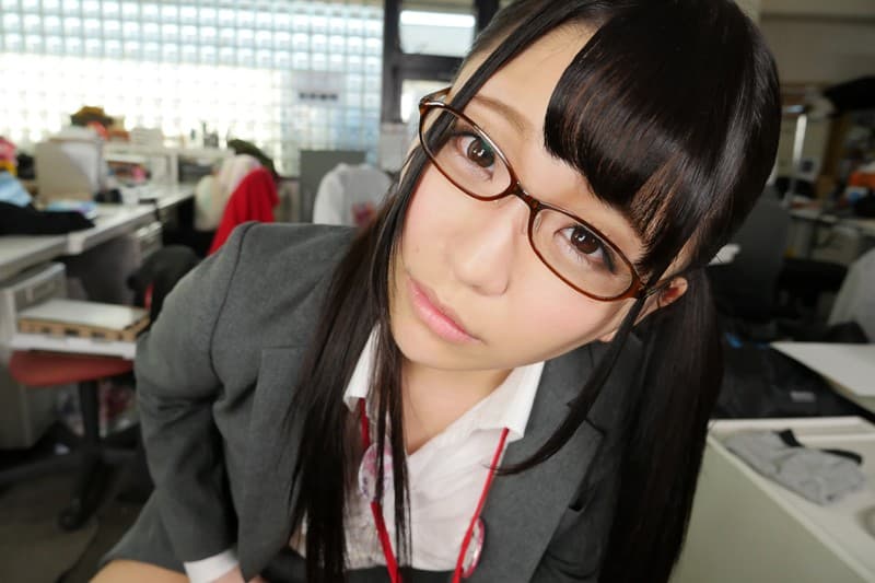 DSVR-060 [Vr] Sod Female Employee Momoka Kato Challenges The First Vr Shooting! While Being Shy, 5Cm In Front Of You, Close Kiss, Shy Handjob That Crawls At The Ear