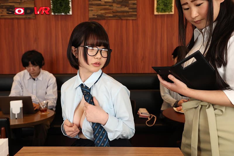 DSVR-997 【VR】［個撮×露出］都立商業科の地味かわメガネっ子…学校帰りに立ち寄ったカフェ で、制服を脱がせると、大きなおっぱいとキレイな乳首?周囲の目線を気にしなが ら見るムチムチな身体に興奮して僕の股間がおさまらない…