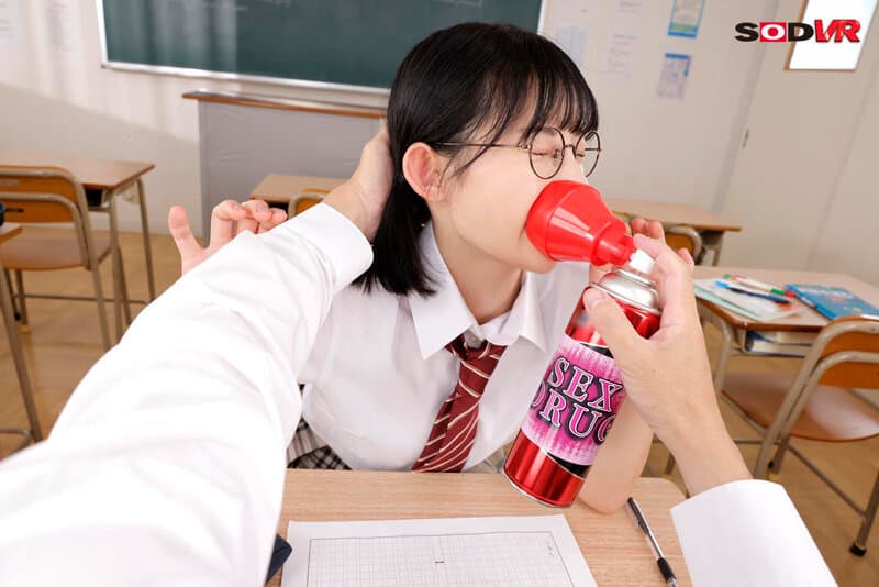 DSVR-1408 【VR】ムカつく同級生に媚薬スプレーを吸わせ、いつものクソ真面目な姿とは裏腹に狂った性獣と化して騎乗位で死ぬほど抜かれた夏の思い出 風紀委員長と強×キメセク 宮島めい