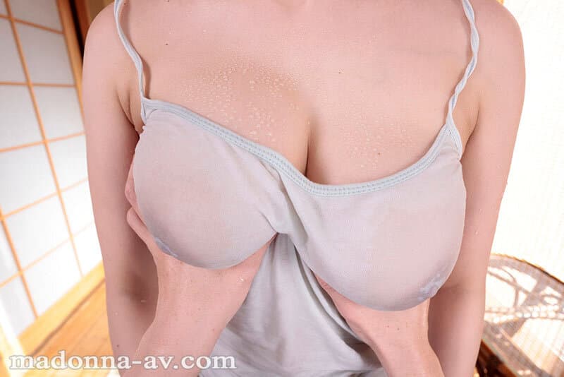 JUVR-221     【VR】超高画質8KVR Kカップ人妻の汗だく濡れスケ誘惑 互いの汗を舐め合う超濃密な密着交尾に溺れたひと夏 二羽紗愛