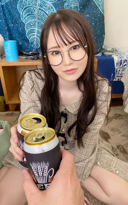 KIWVR-261 【VR】【ヤリマン数珠つなぎ】「あなたより極エロなヤリマン紹介してくれませんか？」セフレの友達はエロいのか！【文系女子大生】と出会ったその日に【絶頂連発】【中出し】【顔射】SEX！ ゆず