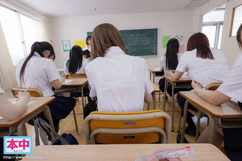 HNVR-150     【VR】席替えVR 男は僕ひとりだけのクラスであの子もこの子も僕の隣の席をねらってる！？ 松本いちか