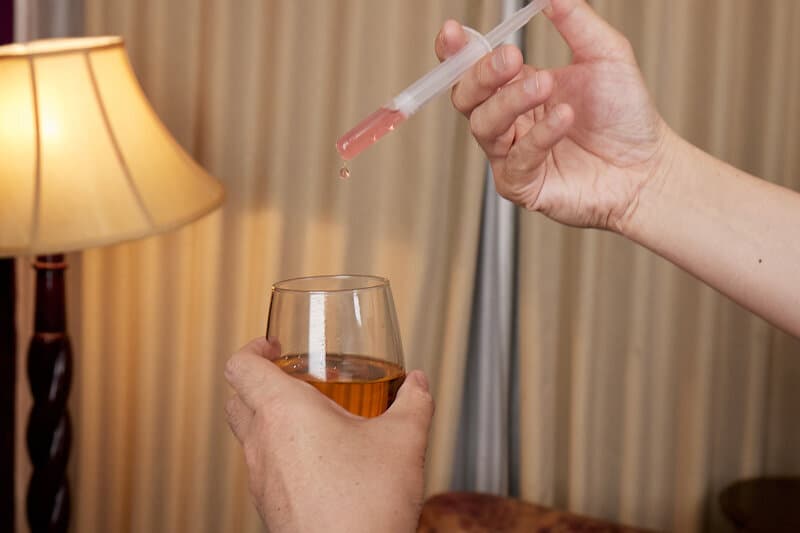 SCVR-034 【VR】リアル悪徳エステ体験！一般客に媚薬を飲ませ高級オイルマッサージで感度覚醒！コリをほぐすだけとグチョグチョに興奮したマ●コを刺激して痙攣するまで生中出し！8 若宮はずき